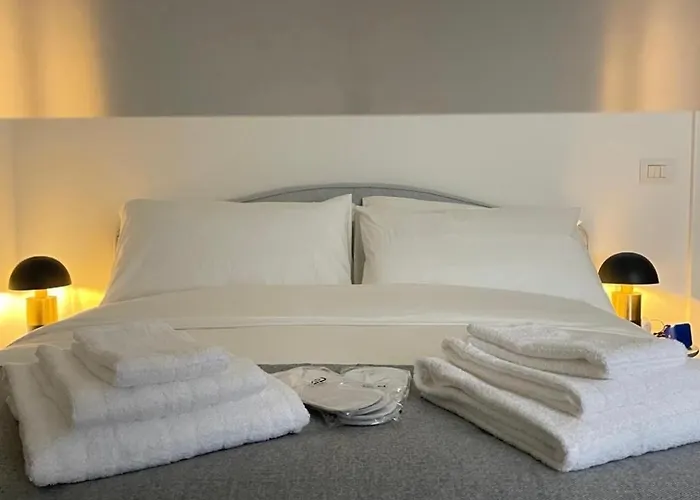 Naviglio Suite - Eleganza E Relax A 2 Min Dalla M4 E Dai Navigli